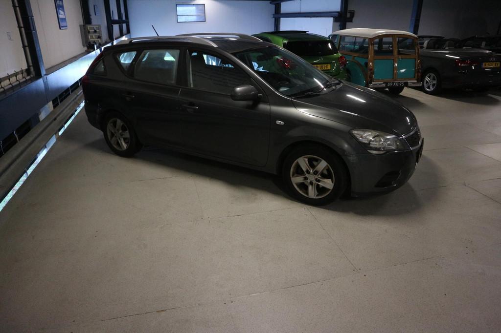 Kia Cee'd 1.4 CVVT X-tra / LEES TEKST / EXPORT + HANDELS PRI, Voorwielaandrijving, Euro 5, Gebruikt, 4 cilinders