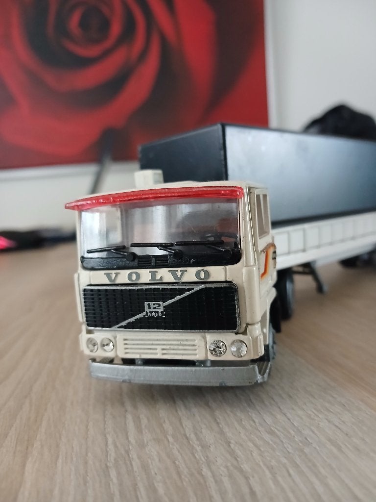 tekno volvo, Hobby en Vrije tijd, Modelauto's | 1:50, Ophalen of Verzenden, Zo goed als nieuw, Bus of Vrachtwagen, Tekno