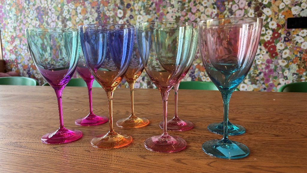 8x Anna + Nina gekleurde wijnglazen nieuw!, Antiek en Kunst, Ophalen