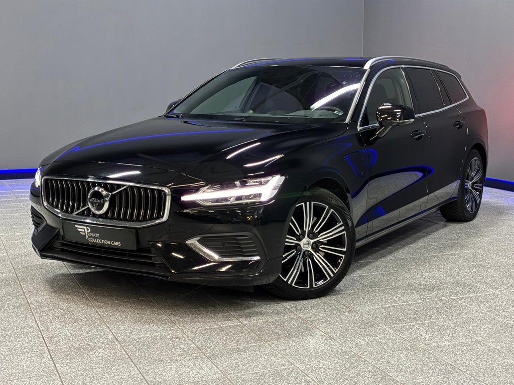 Volvo V60 2.0 T8 Twin Engine AWD R-Design 360|HUD|B&W|Trek, Auto's, Volvo, Automaat, Gebruikt, 4 cilinders, Zwart