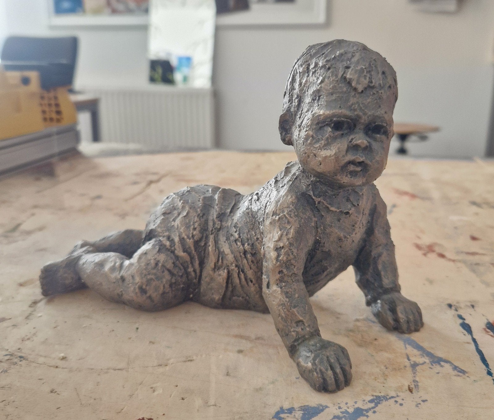 Handgemaakt Beeldje Kruipende Baby – Geert Kunen, Ophalen