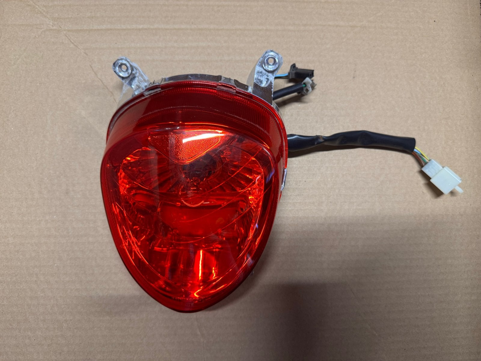 Mooie nette achterlamp Sym scooter, geen schade, Ophalen, Zo goed als nieuw, Overige typen, SYM