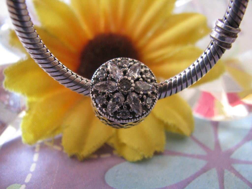 Pandora BIJZONDERE bedel 791762CZ = radiant LOVE bloom, Pandora, Ophalen of Verzenden, Zo goed als nieuw, 1 bedel