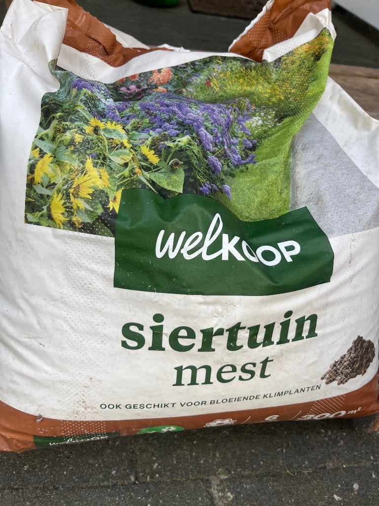 Siertuinmest, Ophalen, Mest