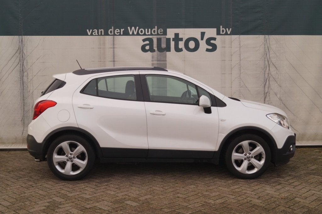 Opel Mokka 1.6 Edition Plus -AIRCO-PDC-TREKHAAK- (bj 2012), Auto's, Voorwielaandrijving, Euro 5, Gebruikt, 4 cilinders