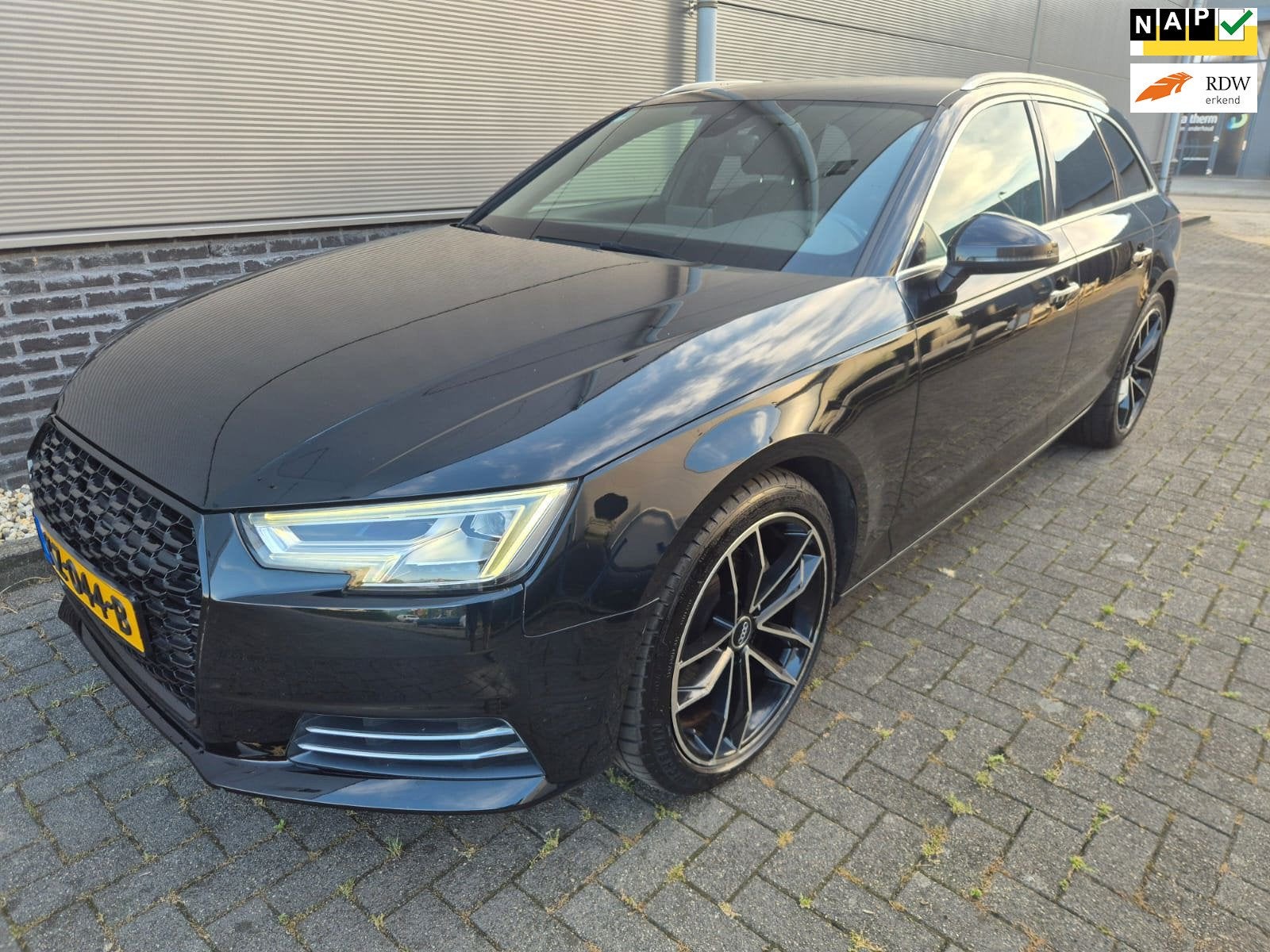 Audi A4 Avant 1.4 TFSI Lease Edition - NAP - APK tot 17-6-20, Auto's, Audi, Stof, Gebruikt, 4 cilinders, 150 pk