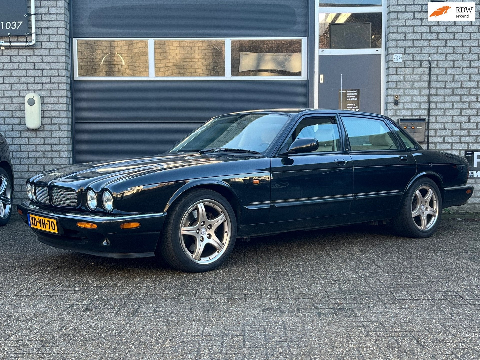 Jaguar XJR 4.0 V8 SUPERCHARGET NL auto boekjes T.I., Achterwielaandrijving, Gebruikt, 8 cilinders, Zwart