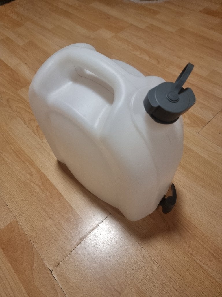 jerrycan met kraantje, Ophalen, Gebruikt