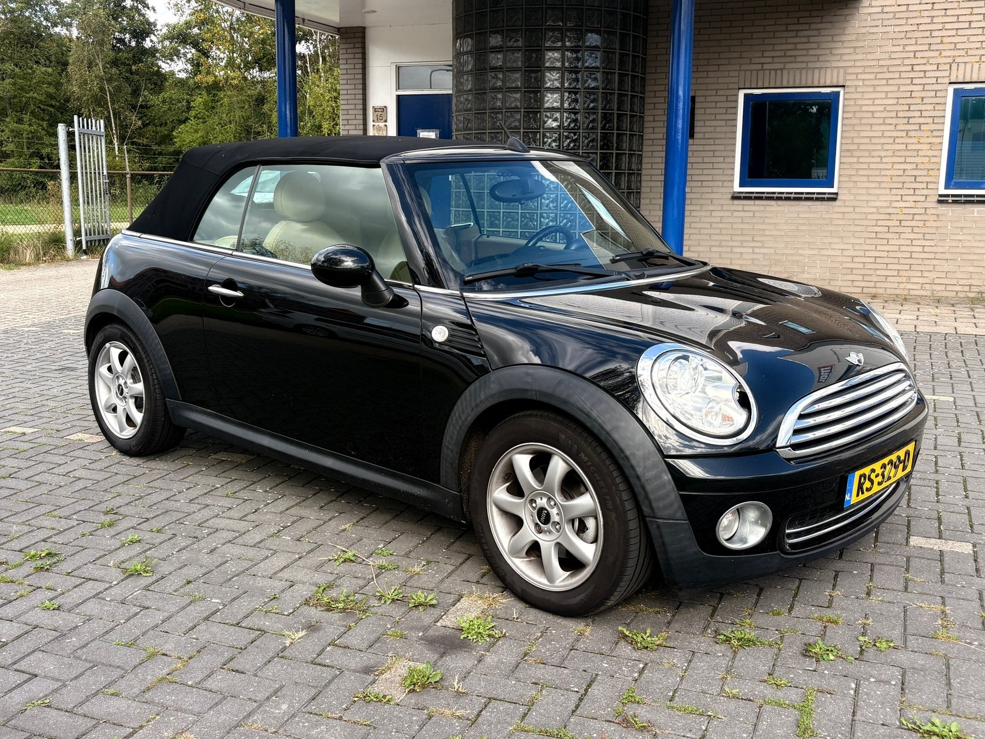 Mini Cabrio 1.6 Cooper/Leder/Stoel verw/Nieuwe Dak/Goed onde, Auto's, Voorwielaandrijving, Dealer onderhouden, Gebruikt, 4 cilinders