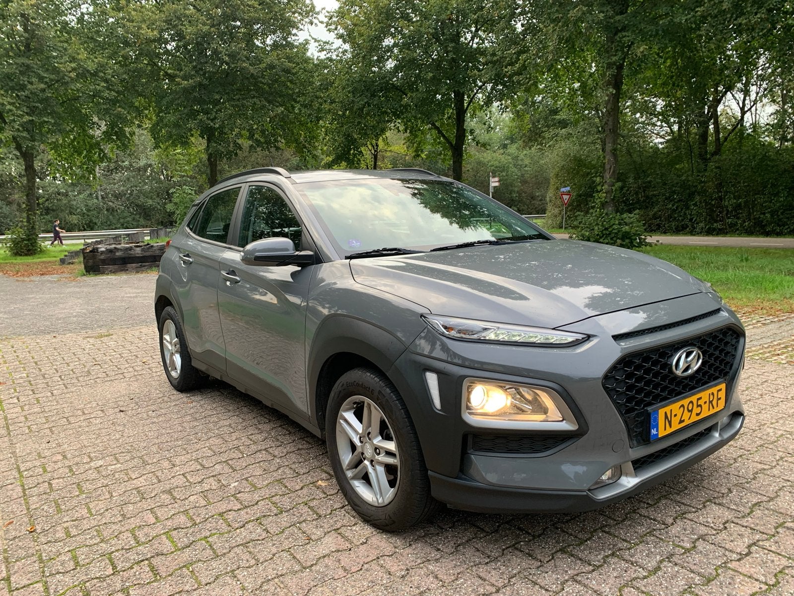 Foto 2 van Hyundai Kona 1.0 T-gdi 120pk 2WD 2020 Grijs inruil mogelijk