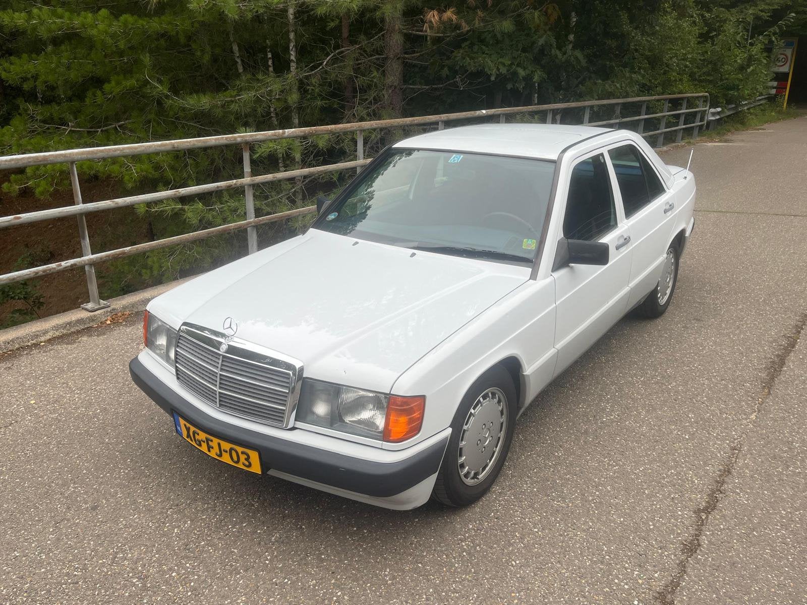 Mercedes-Benz 190E 2.0 E AUT U9 1989 Wit Airco Automaat, Auto's, Mercedes-Benz, Automaat, Elektrische buitenspiegels, 118 pk, 4 cilinders