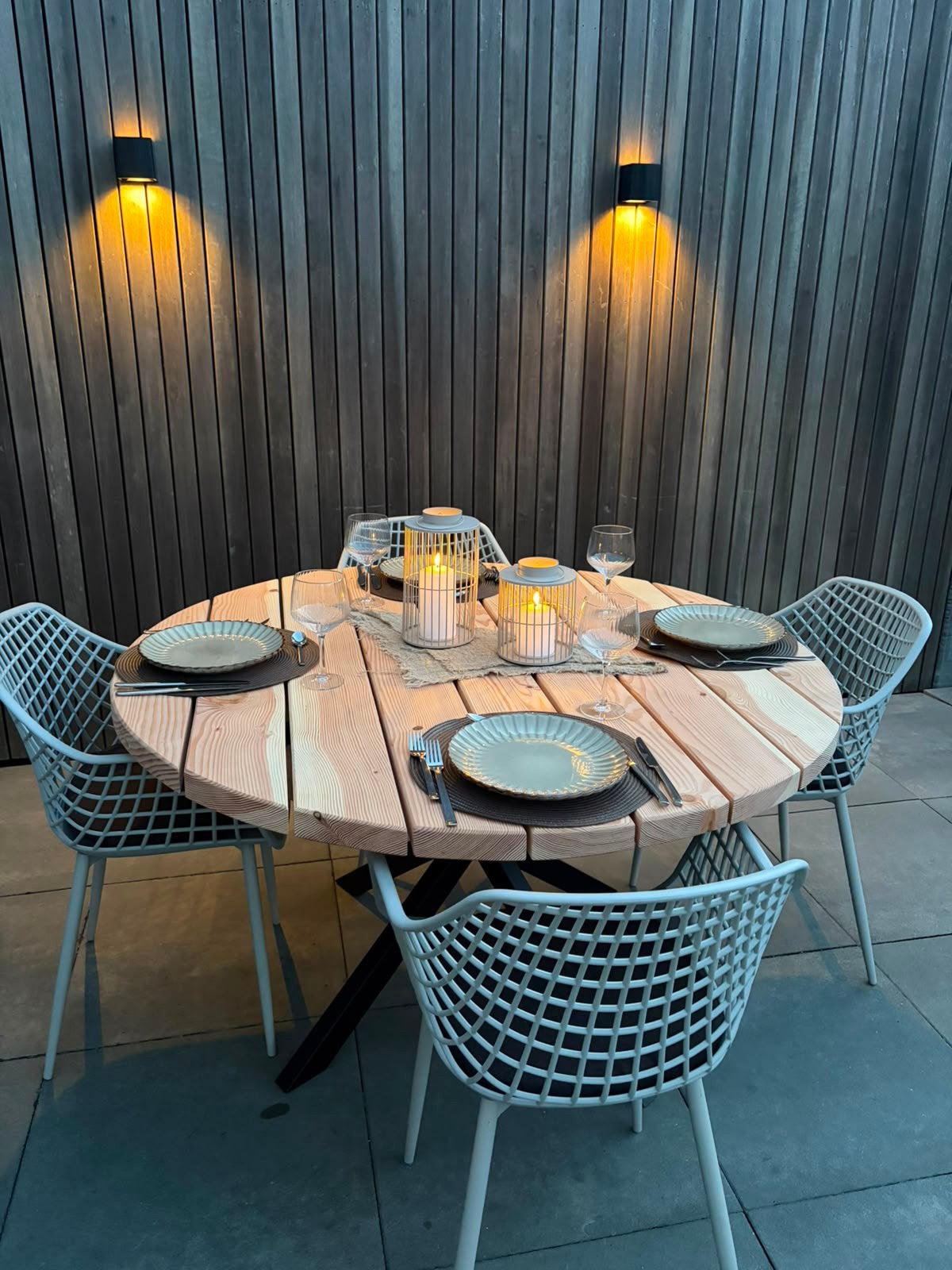 Ronde tuintafel met stalen poot | Douglas hout | VOORRAAD, Tuin en Terras, Tuintafels, Ophalen of Verzenden, Nieuw, Rond, Hout