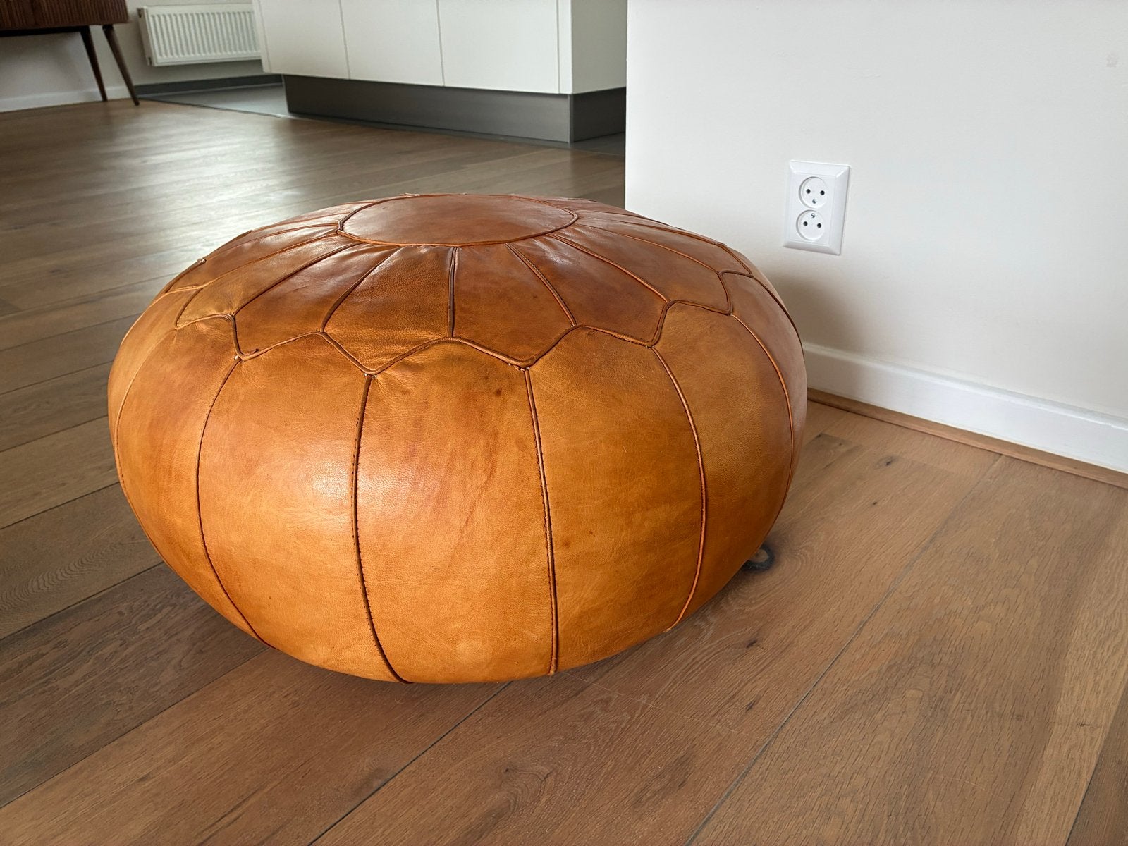 Leren poef cognac kleur - 65 cm diameter, Ophalen, Rond, Leer, Zo goed als nieuw