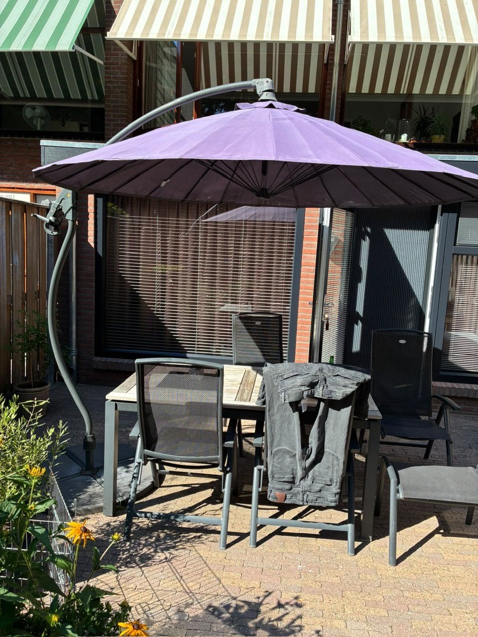 Zweefparasol met betonnen voetstukken, Tuin en Terras, Ophalen, Gebruikt, 2 tot 3 meter, Zweefparasol