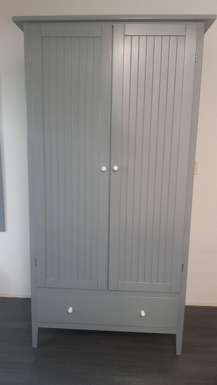 Grijze kledingkast met lade, legplank en hangruimte., Gebruikt, 50 tot 100 cm, Landelijk, 150 tot 200 cm