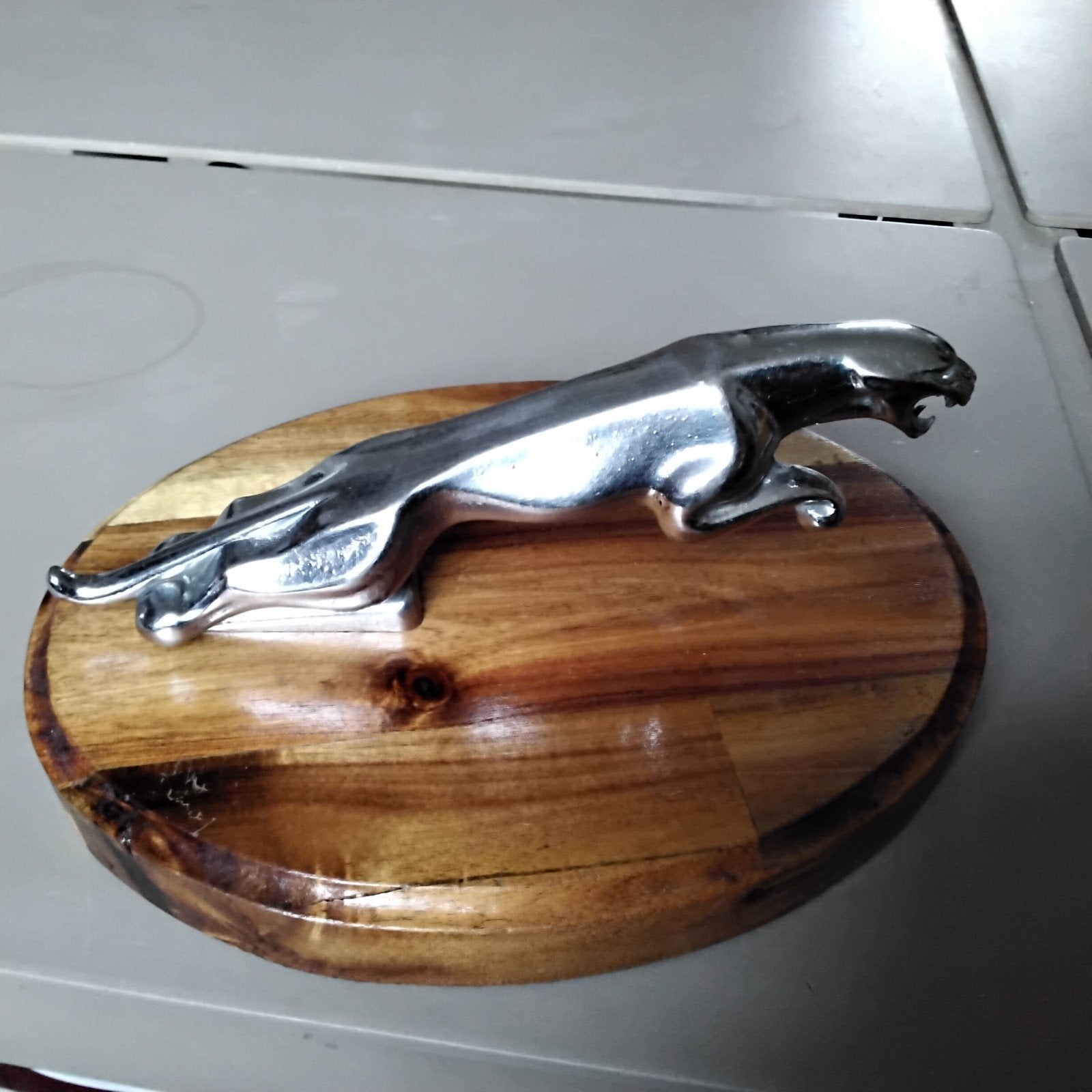automascotte jaguar op houten basis mk1/ mk2, Ophalen