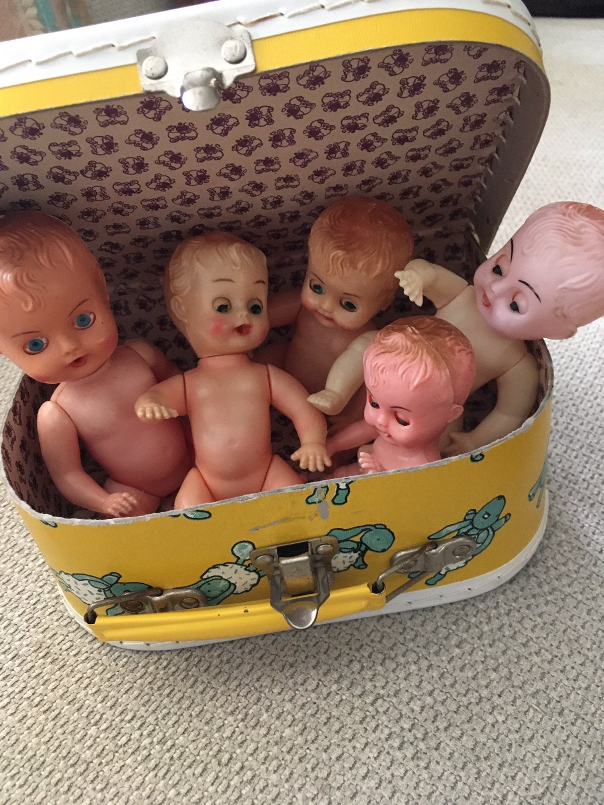 Oude popjes /gemerkt met leuke koffertje met schaapjes., Antiek en Kunst, Ophalen of Verzenden