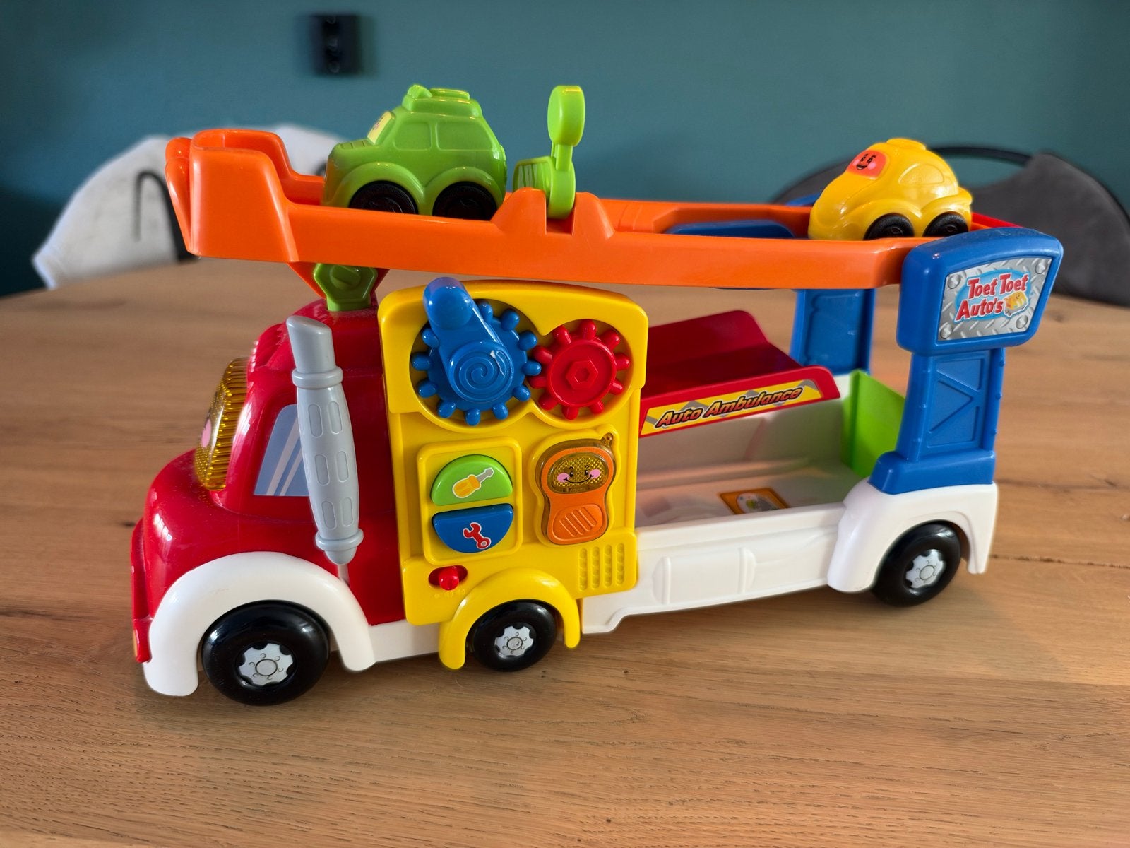 Vtech Toet Toet Auto's Auto Ambulance met 2 autootjes, Ophalen of Verzenden, Gebruikt, 6 maanden tot 2 jaar