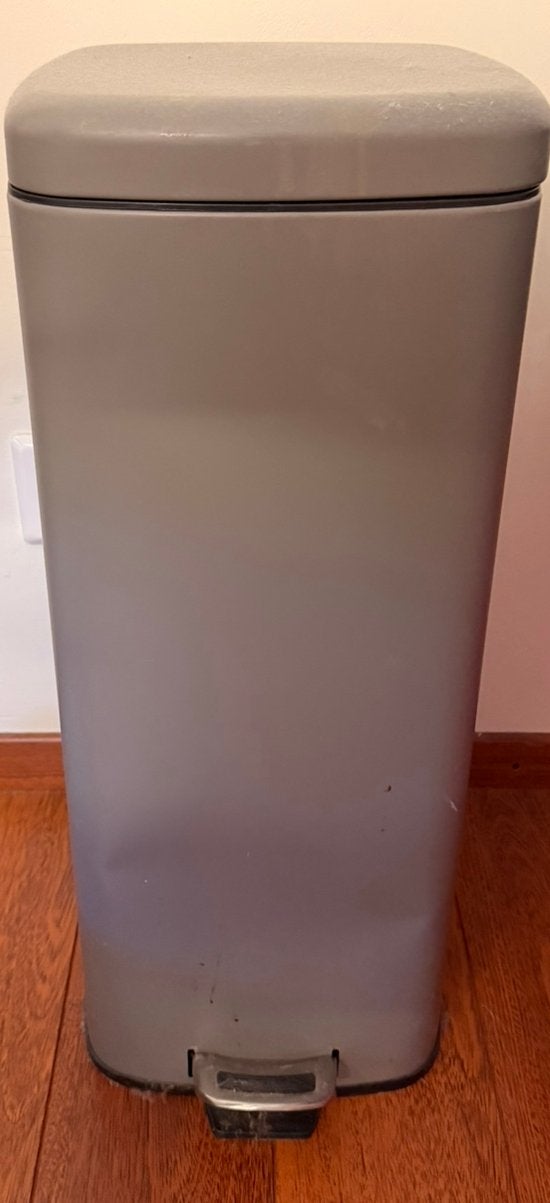 Gratis ophalen Grijze Prullenbak 60l, Huis en Inrichting, Woonaccessoires | Prullenbakken, 40 liter of meer, Ophalen, Zo goed als nieuw