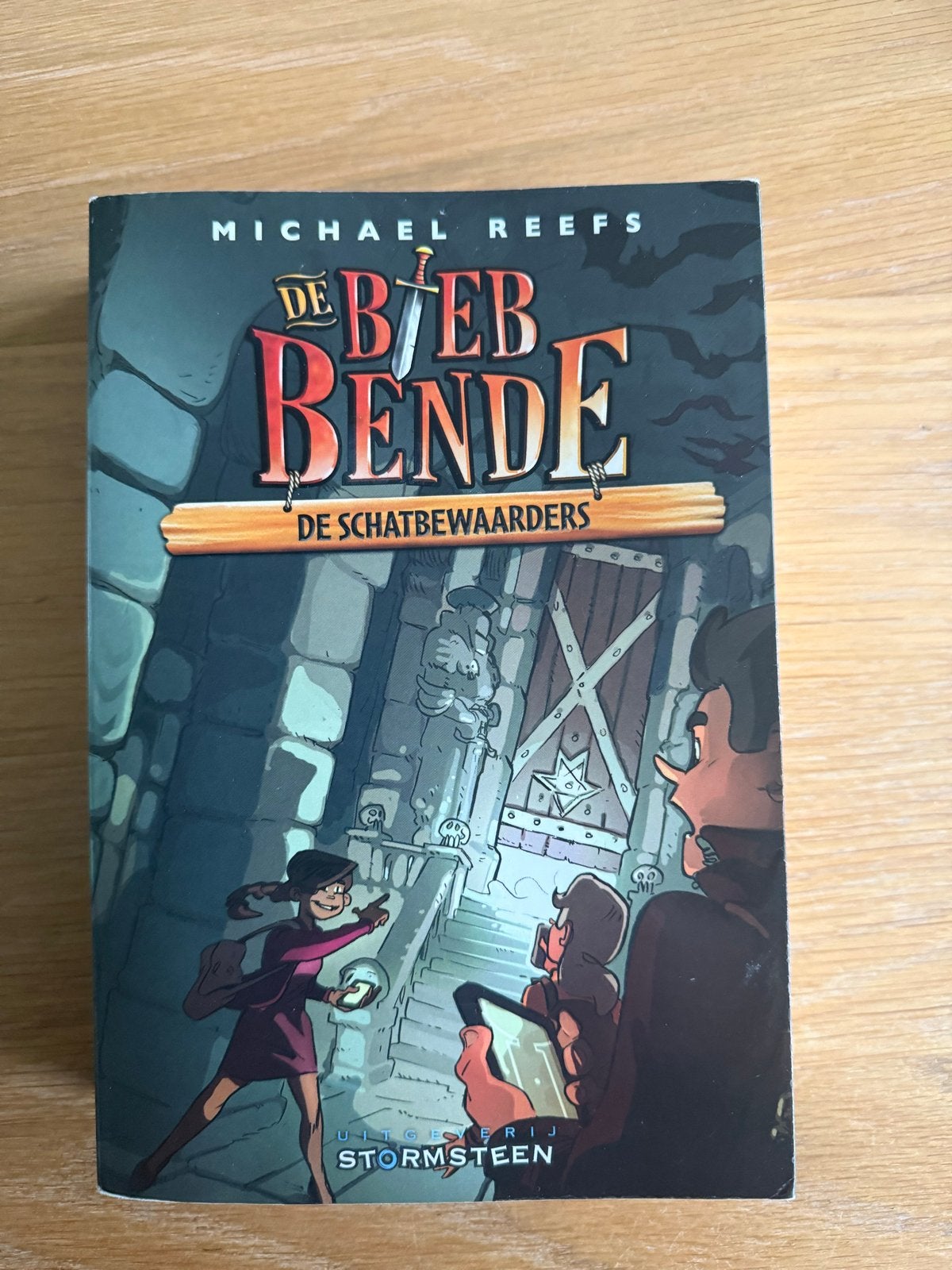 De Bieb Bende deel 5: De Schatbewaarders - Michael Reefs, Ophalen of Verzenden, Zo goed als nieuw, Fictie