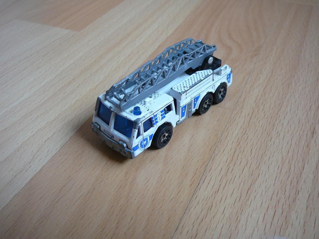 Matchbox witte brandweerwagen met grijze ladder, Ophalen of Verzenden, Auto