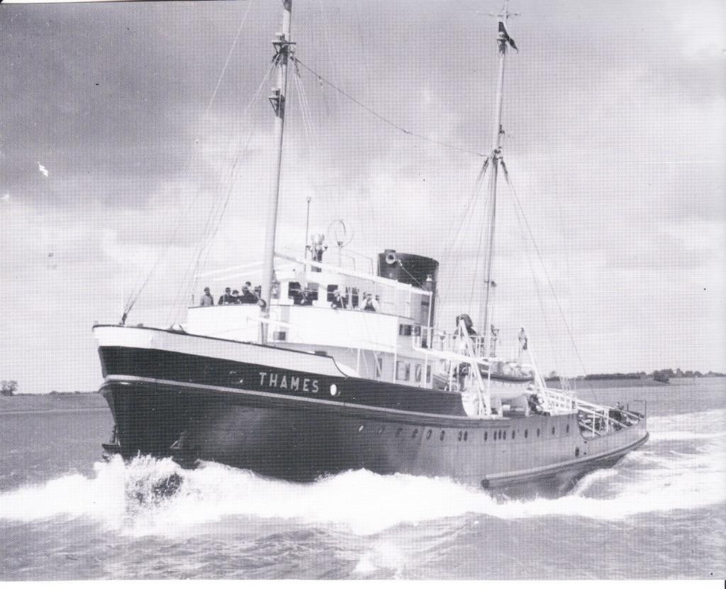 FOTO,- Sleepboot Thames.  23X 17CM.   02-05, Ophalen of Verzenden, Zo goed als nieuw, Motorboot, Kaart, Foto of Prent