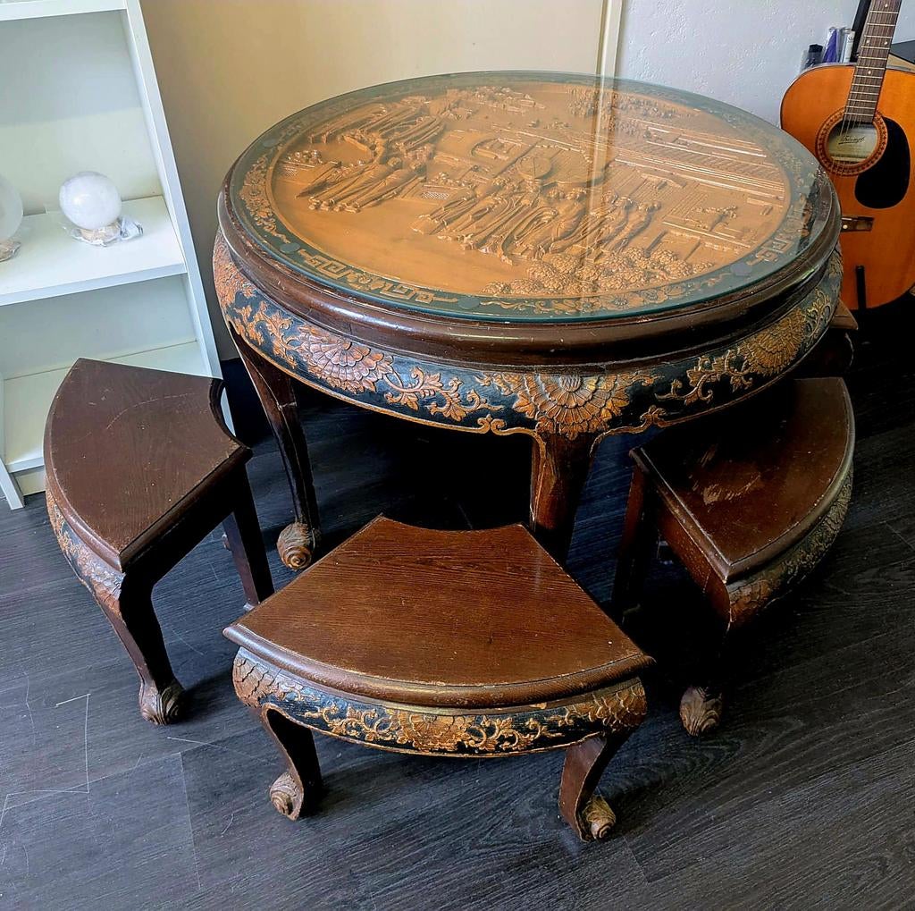 Chinese set , tafel met 4 krukjes. Uniek houtsnijwerk, Antiek en Kunst, Antiek | Meubels | Tafels, Ophalen of Verzenden