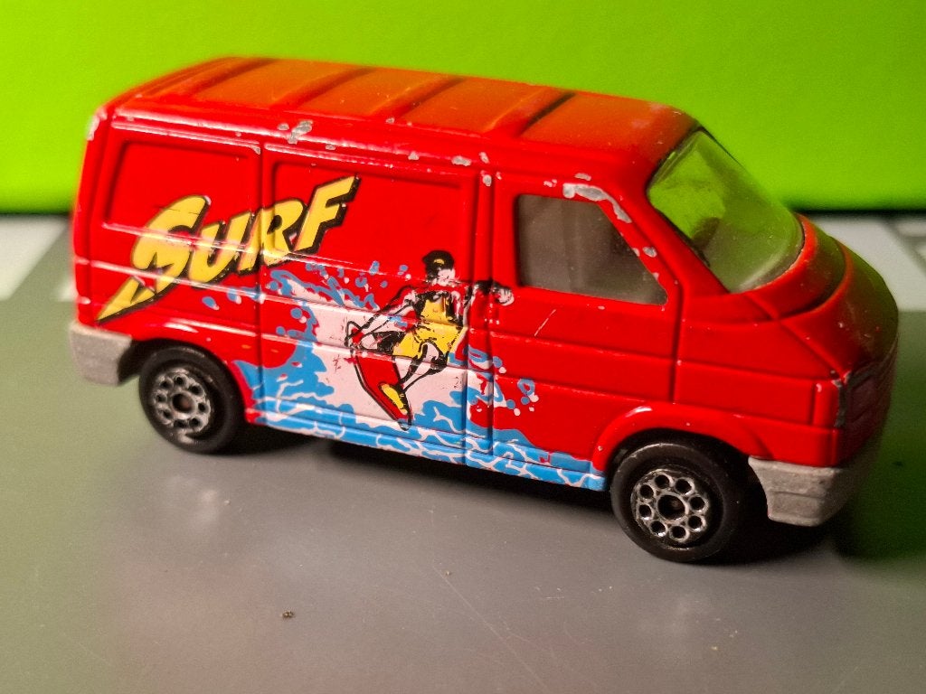 Majorette 248 - Volkswagen Transporter T4 Surf [rood] 1/64, Ophalen of Verzenden, Gebruikt, Auto