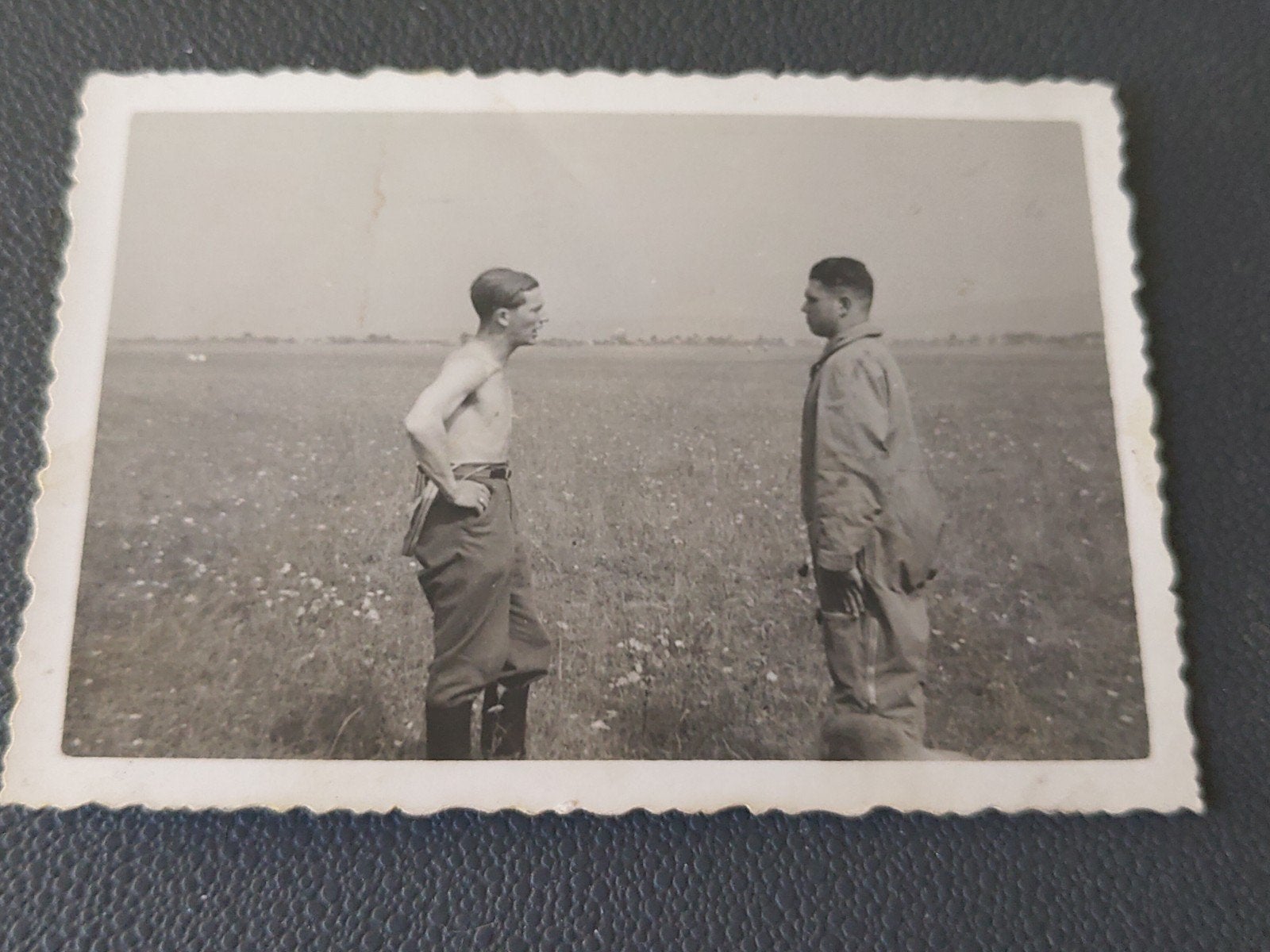 wo2foto Duitse piloten in het veld  kijk vlug
verzendkosten, Ophalen of Verzenden, Duitsland
