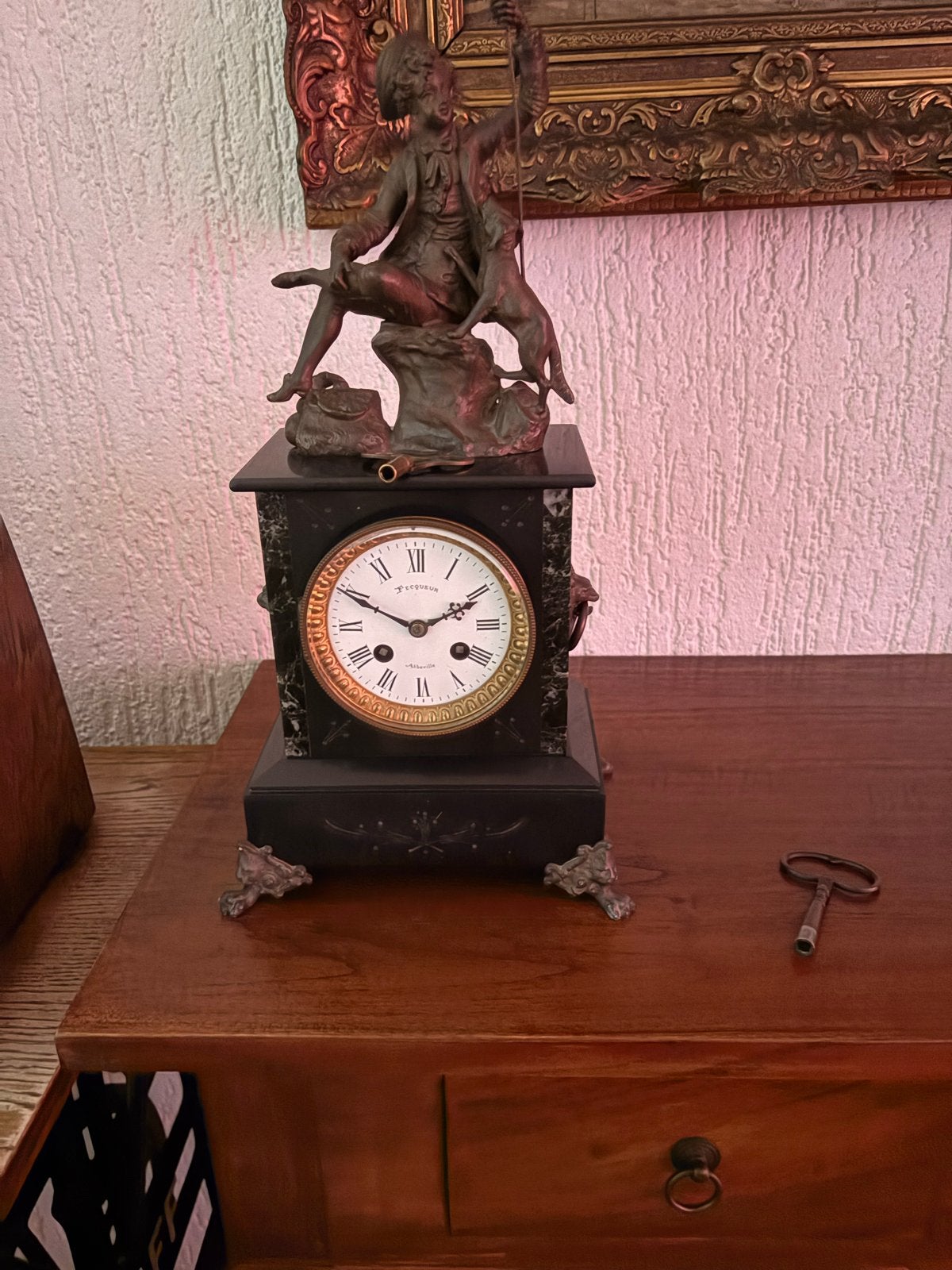 Antieke marmeren pendule met bronzen beeld, Ophalen