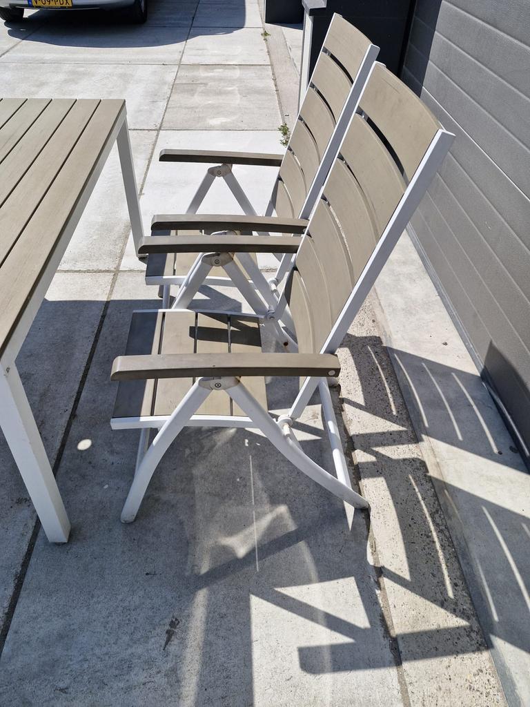 Moderne tuinset met 4 stoelen en tafel