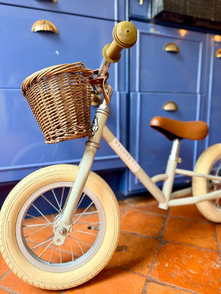 Veloretti loopfiets met mandje, Zo goed als nieuw, Fietsen en Brommers, Fietsen | Kinderfietsjes, Zo goed als nieuw, Minder dan 16 inch