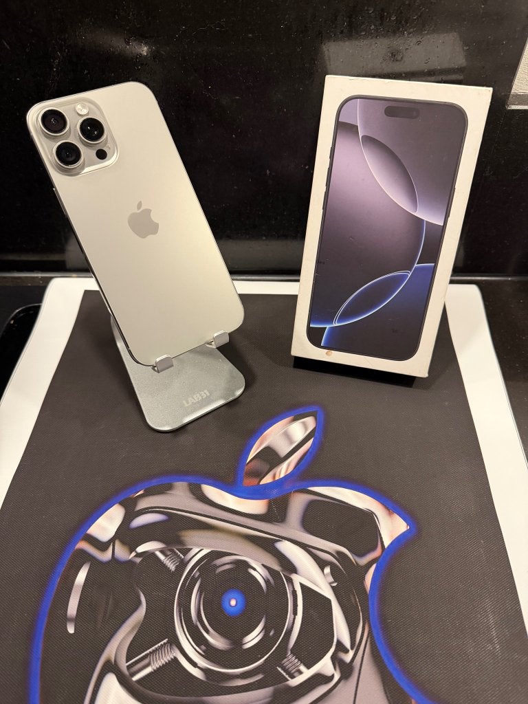 A3084,  iPhone 16 Pro MAX, black or white Titanium, 256GB, 256 GB, Apple, Overige modellen, Amsterdam