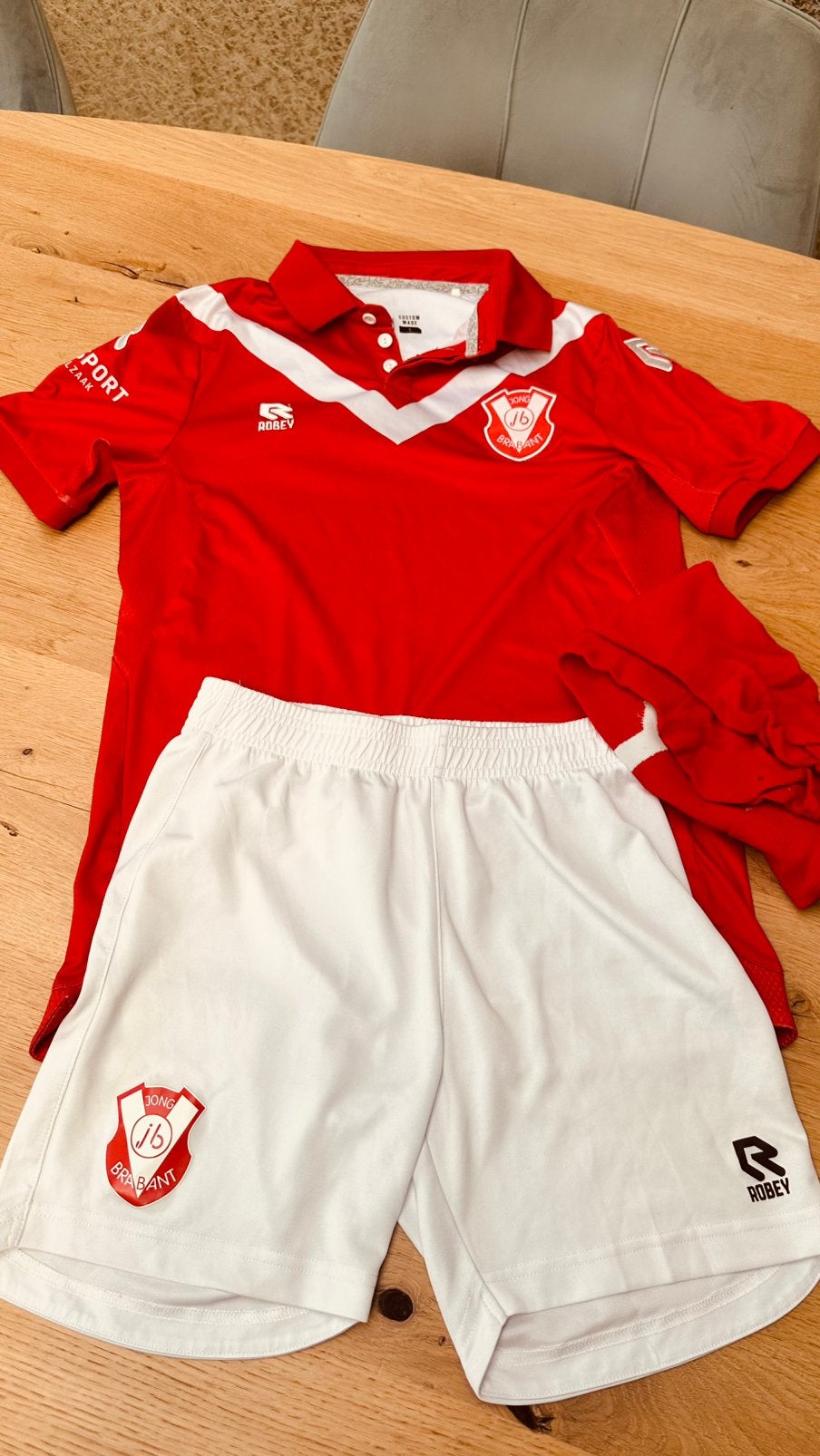 Voetbal tenue  Jong Brabant, Maat XS of kleiner, Ophalen of Verzenden, Zo goed als nieuw, Set