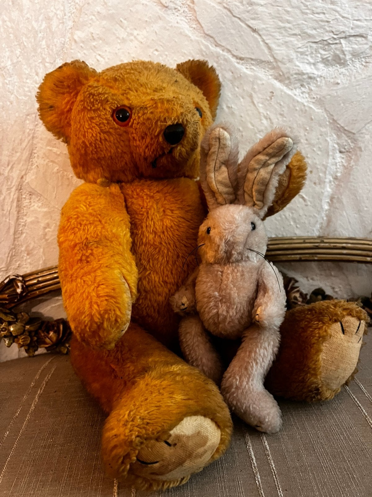 Oude grote knuffel beer bespeeld brocante leuk bij je poppen, Verzamelen, Beren en Cherished Teddies, Ophalen of Verzenden, Zo goed als nieuw