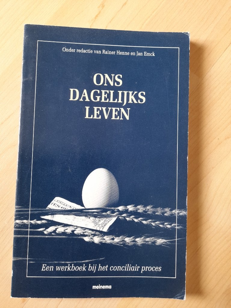 ONS DAGELIJKS LEVEN Red. Rainer Henne en Jan Emck, Ophalen of Verzenden, Gelezen