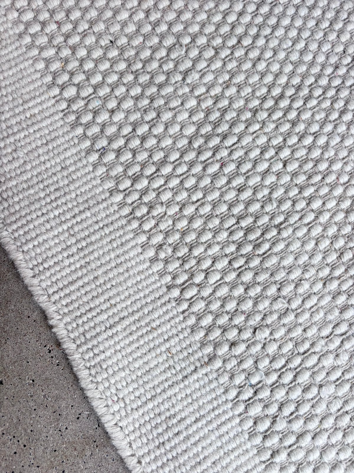 Beige vloerkleed van wol, Ophalen, Zo goed als nieuw
