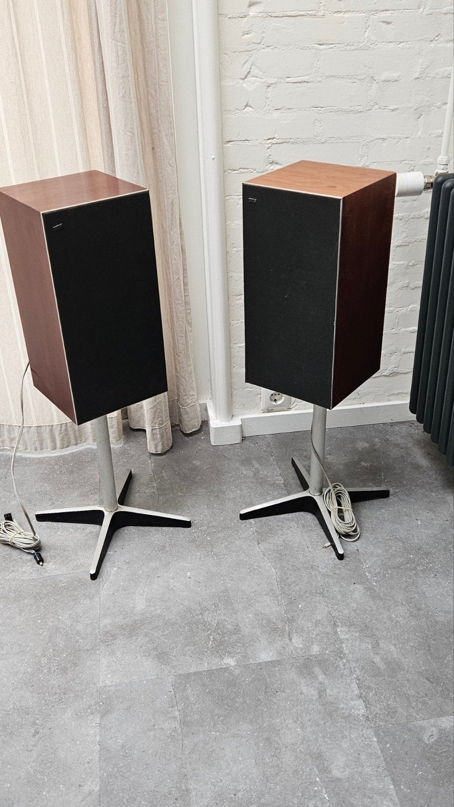 Bang & Olufsen Beovox 2702 Speakerset met standaarden, Ophalen, Stereo speakers, Gebruikt, Inclusief standaarden