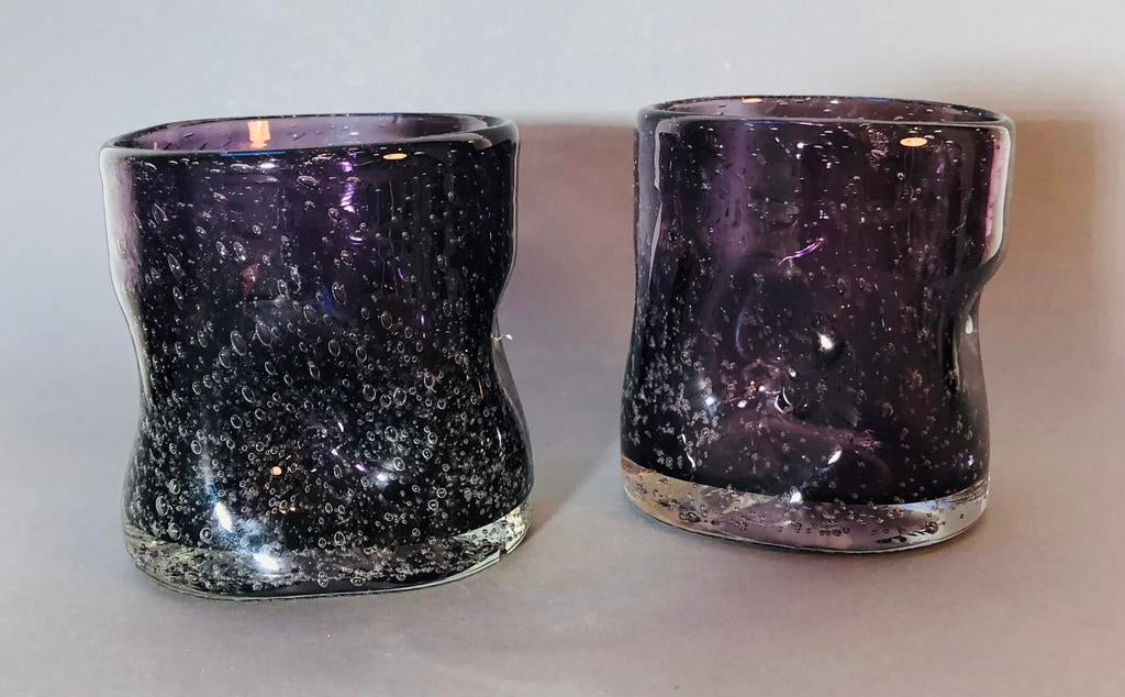 Mondgeblazen drinkglazen van paars glas en luchtbelletjes, Ophalen of Verzenden, Zo goed als nieuw