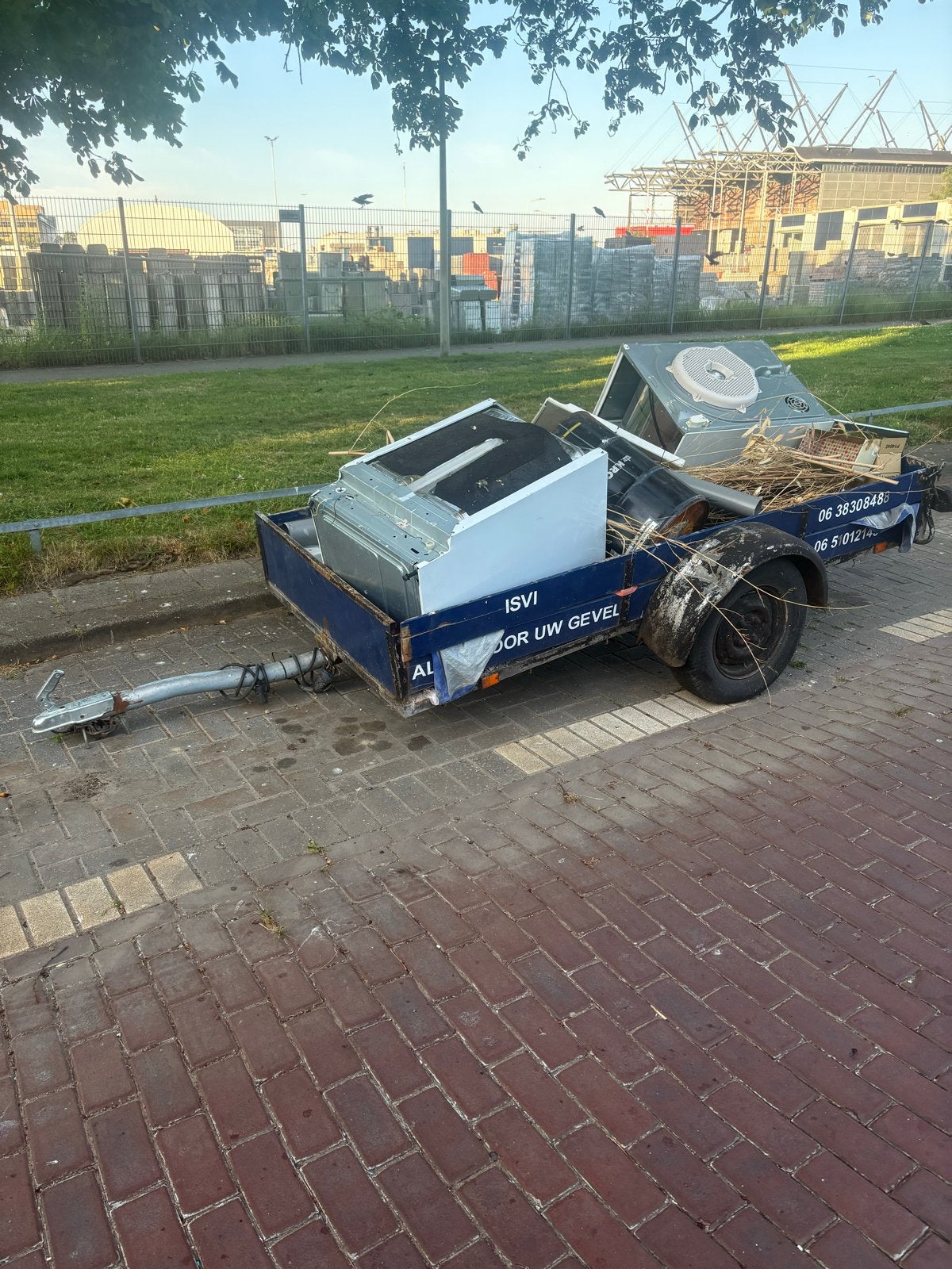 Oude aanhangwagen met oud ijzer, Ophalen of Verzenden, Gebruikt