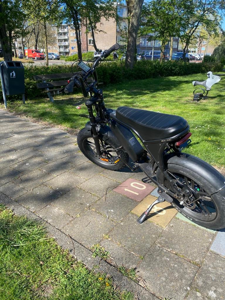 Dit is een zwarte v8 fatbike met M5 scherm, Fietsen en Brommers, Elektrische fietsen, Overige merken, Gebruikt, Ophalen of Verzenden