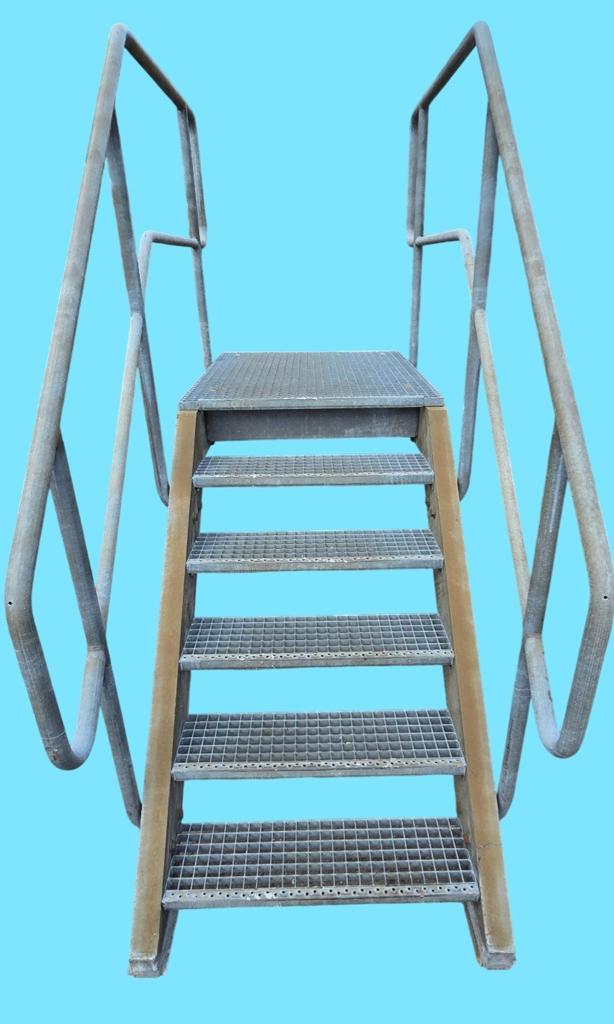 Stalen trap met bordes ca 117cm plateau buitentrap verzinkt., Doe-het-zelf en Verbouw, Ophalen, Gebruikt, Trap, Minder dan 2 meter