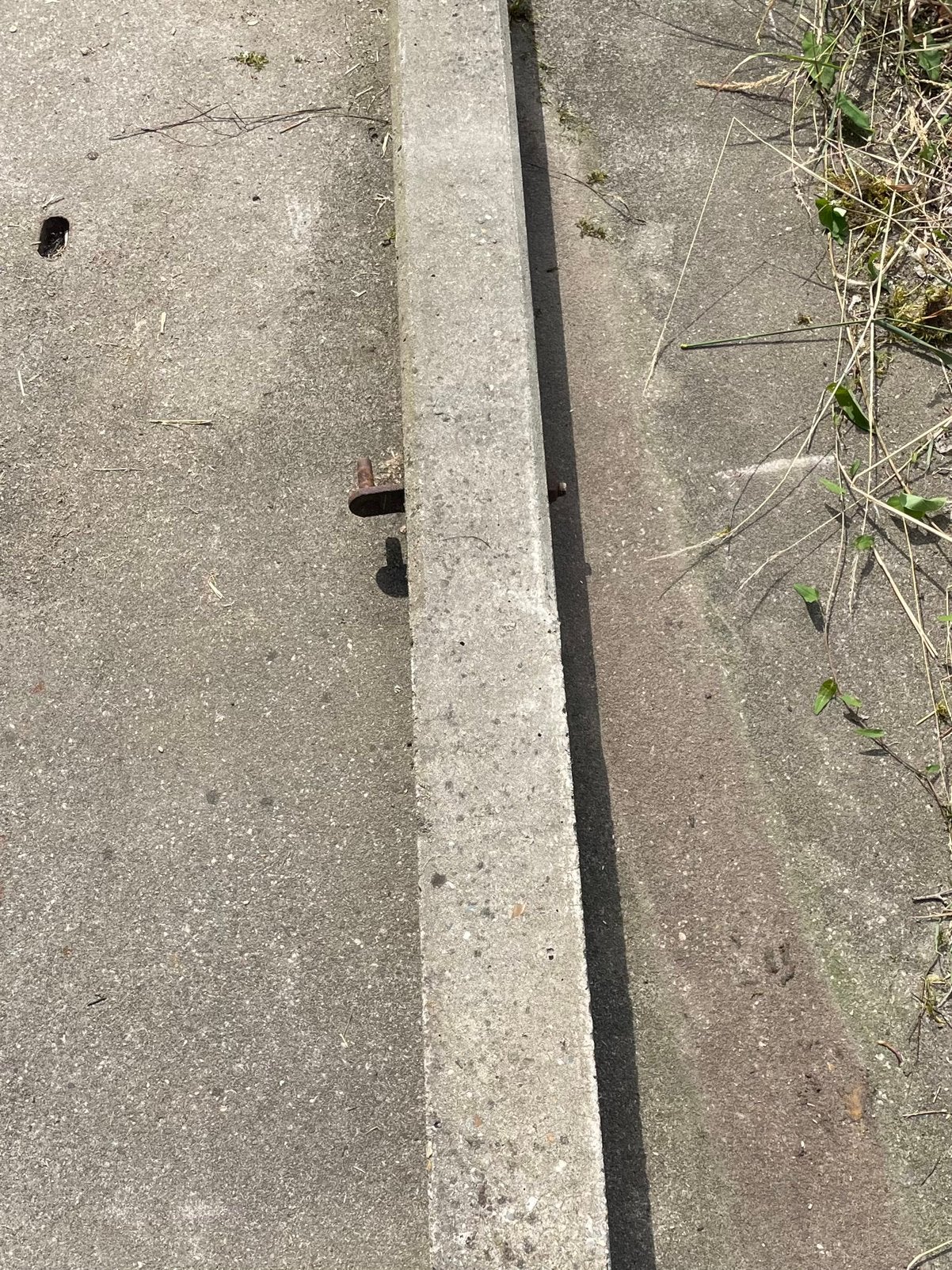 Te koop betonpaal met duimen, Doe-het-zelf en Verbouw, Overige Doe-het-zelf en Verbouw, Ophalen, Gebruikt