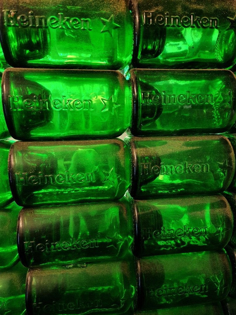 2x WOBO Heineken bier flessen incl. de verzendkosten €50,-, Verzamelen, Biermerken, Ophalen of Verzenden, Zo goed als nieuw, Flesje(s)