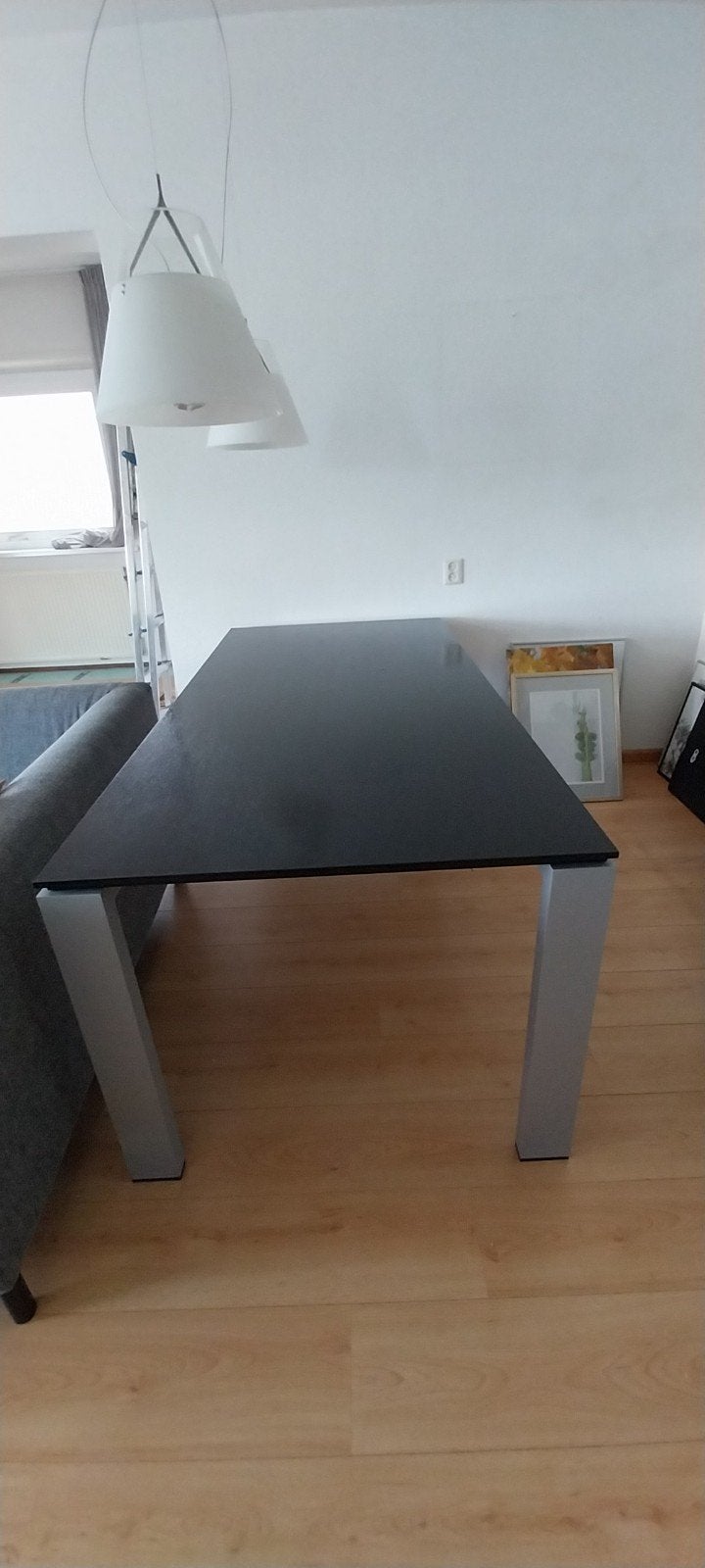 GRATIS zwarte uitschuifbare tafel. ARCO, Huis en Inrichting, Tafels | Eettafels, Ophalen, Gebruikt, 50 tot 100 cm, 150 tot 200 cm