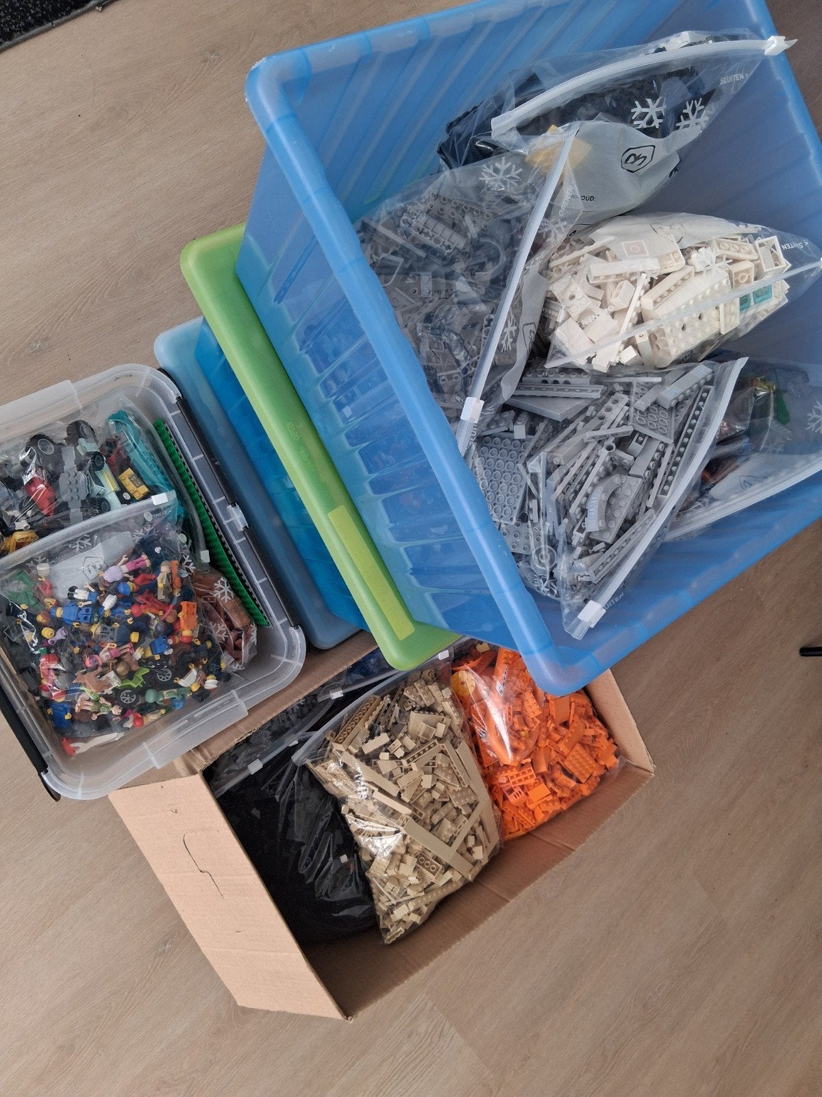 4 bakken en verhuisdoos vol Lego! 27,5 kg Legogewicht., Ophalen