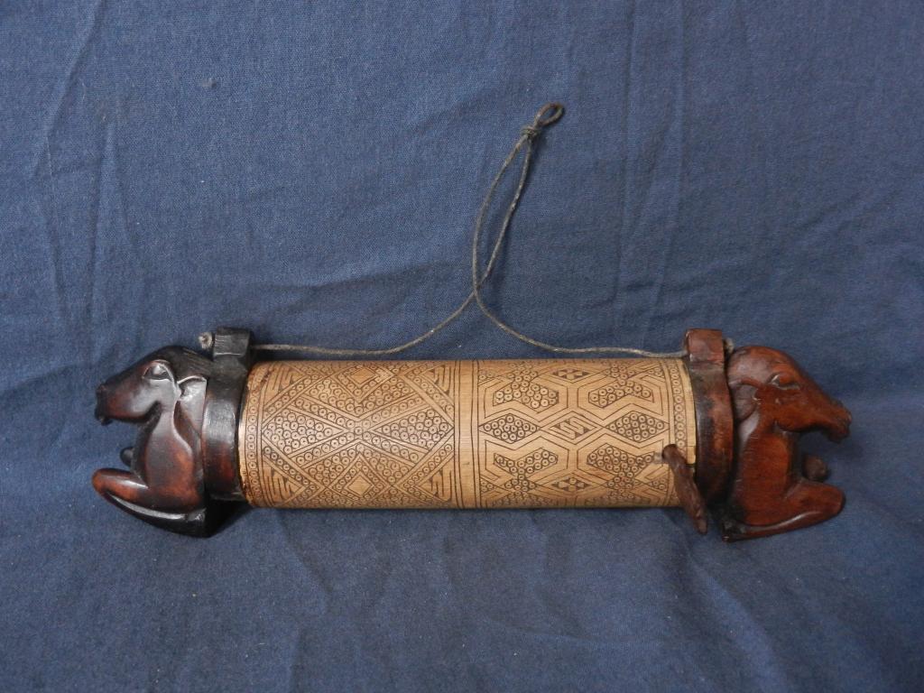 Medicijnkoker bamboe dierenkoppen Borneo Batak Toba b. 20.6, Ophalen of Verzenden