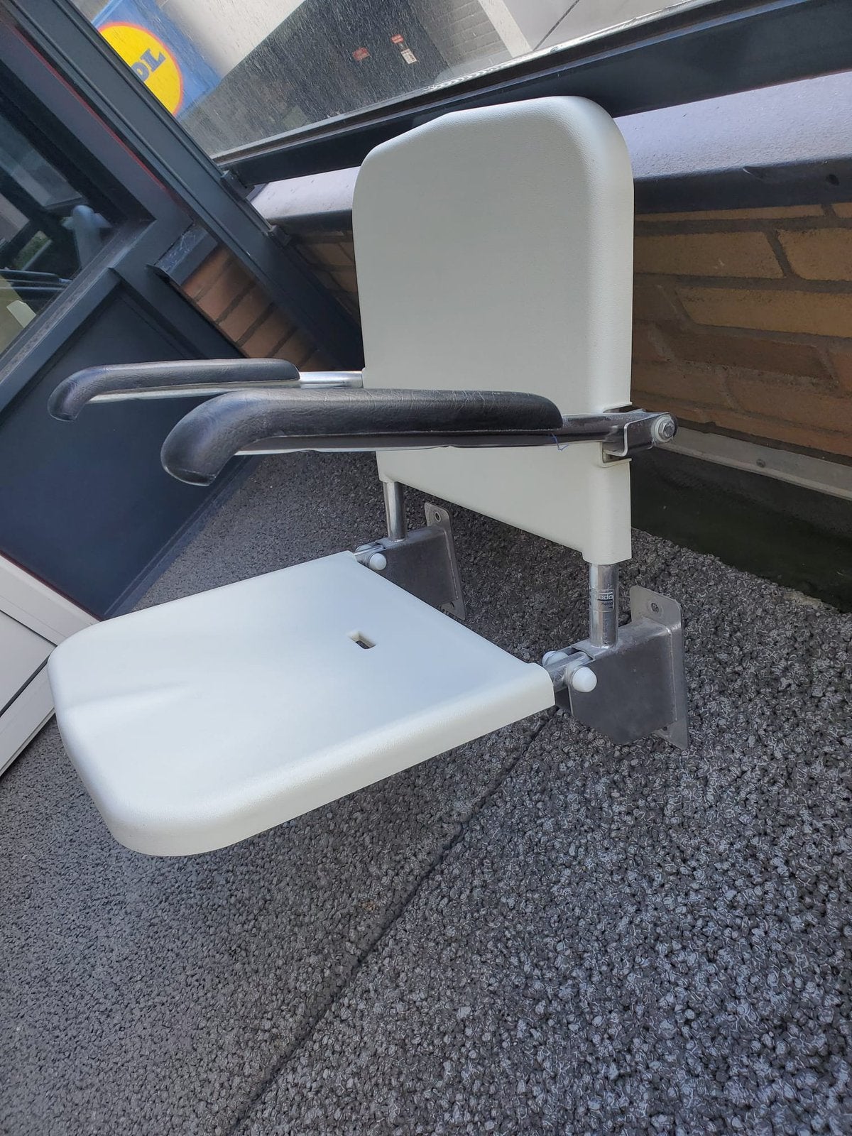 Douchestoel opklapbare / Toiletbeugel opklapbare, Ophalen, Zo goed als nieuw