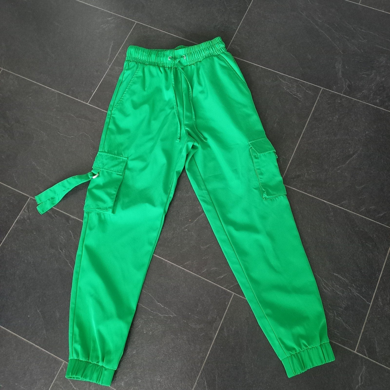 Zgan leuke groene broek maat XS koopje nu, Ophalen, Zo goed als nieuw, Maat 34 (XS) of kleiner, Lang