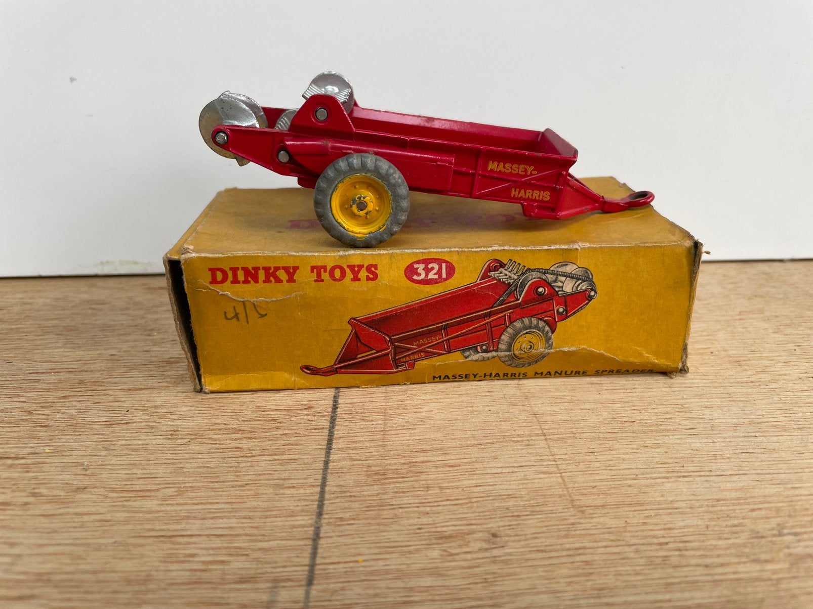 Dinky Toy 321, Hobby en Vrije tijd, Modelauto's | 1:43, Ophalen of Verzenden, Zo goed als nieuw, Auto, Dinky Toys